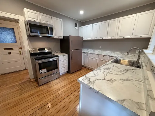 $1,900 | 15 Lynde Street, Unit 2, Salem, MA 01970