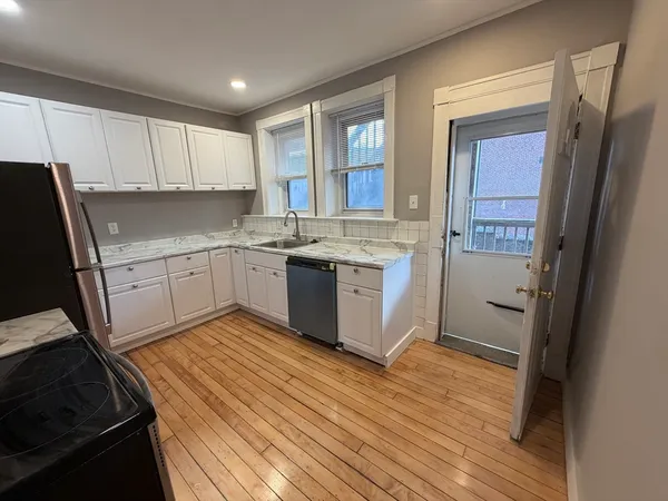 $1,900 | 15 Lynde Street, Unit 2, Salem, MA 01970