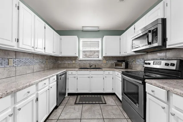 $299,900 | 110 Evergreen Magnolia Avenue, Goose Creek, SC 29445