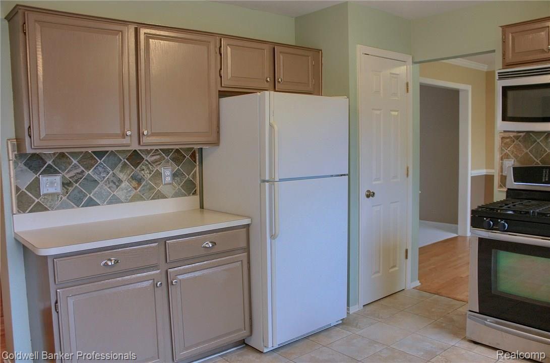 238 Parsons Lane Rochester, MI 48307 - Photo 10 of 30 Kitchen_3rd_View.jpg