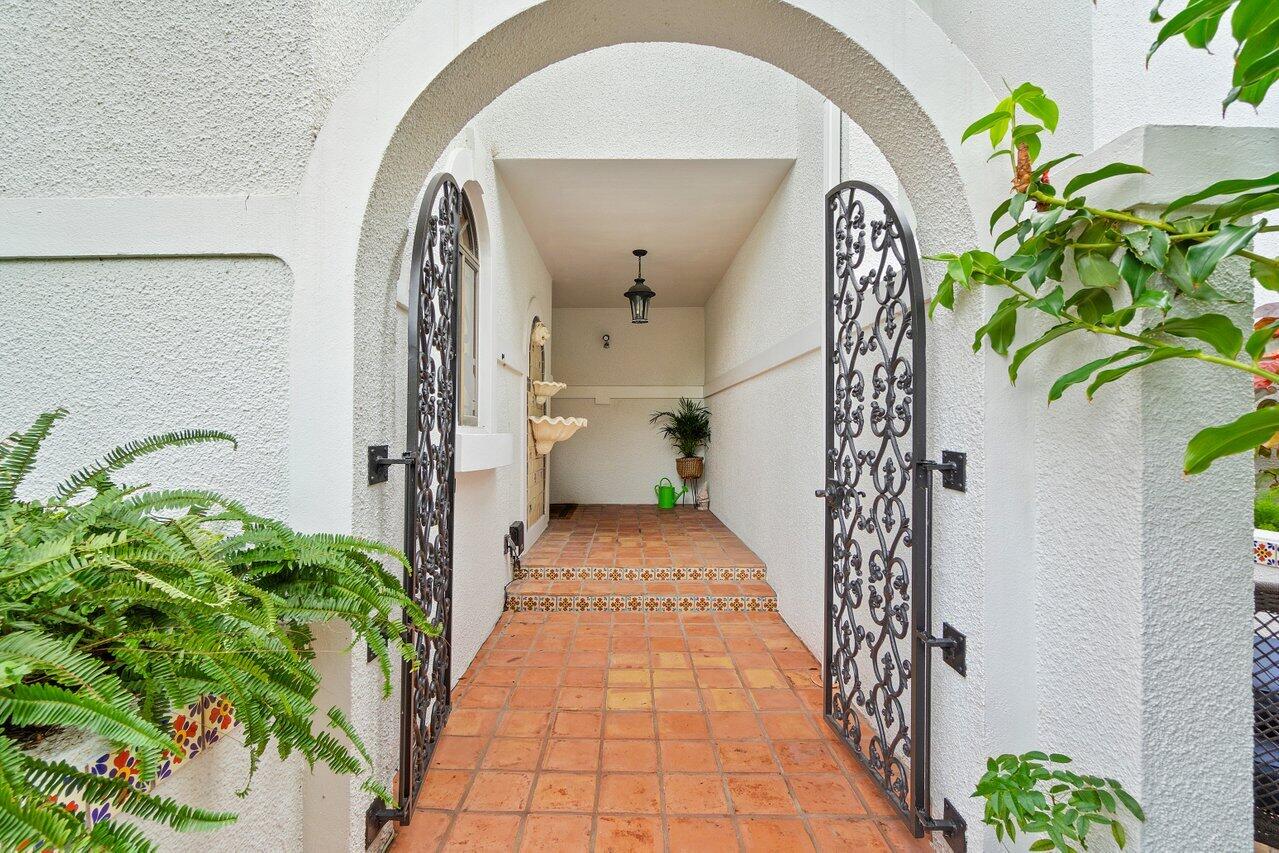 5580 North Ocean Boulevard, Unit 29F Ocean Ridge, FL 33435 - Photo 10 of 62 Private Courtyard