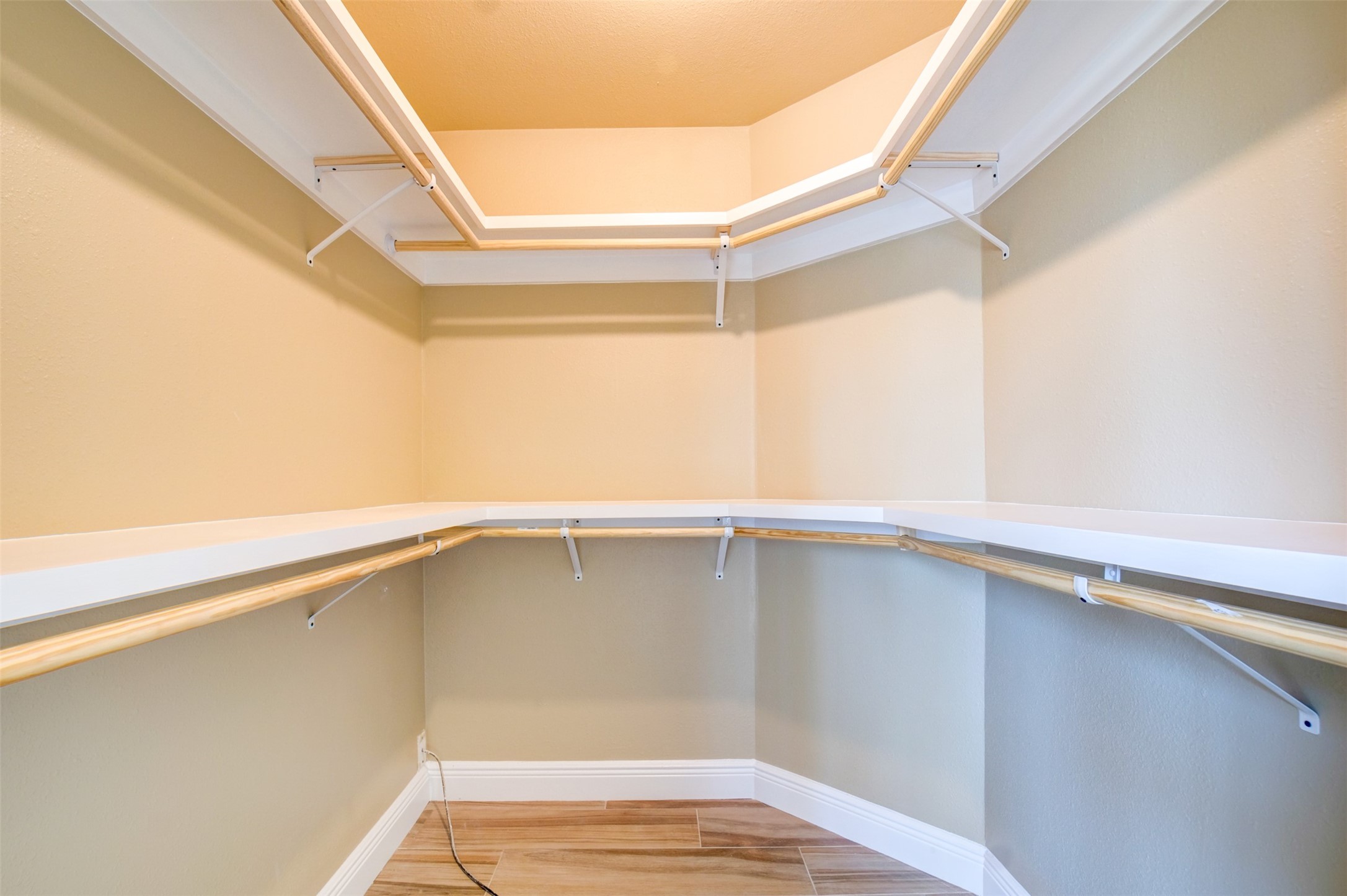 11840 Spring Grove Drive Houston, TX 77099 - Photo 17 of 27 Private water closet with sleek tile finishes