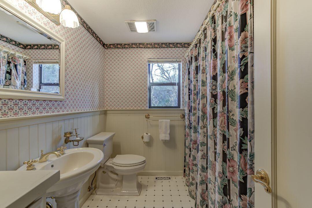 29571 Whitmore Road Whitmore, CA 96096 - Photo 46 of 116 Tub/shower