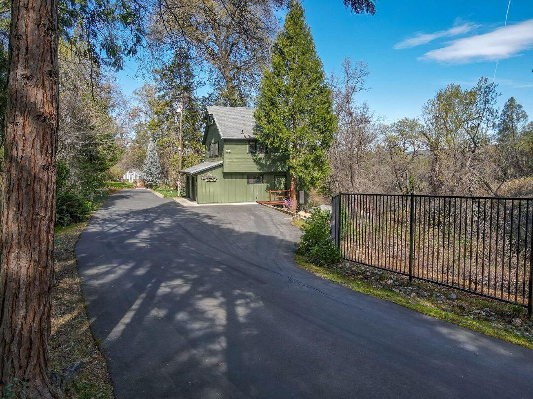 29571 Whitmore Road Whitmore, CA 96096 - Photo 8 of 116 Driveway