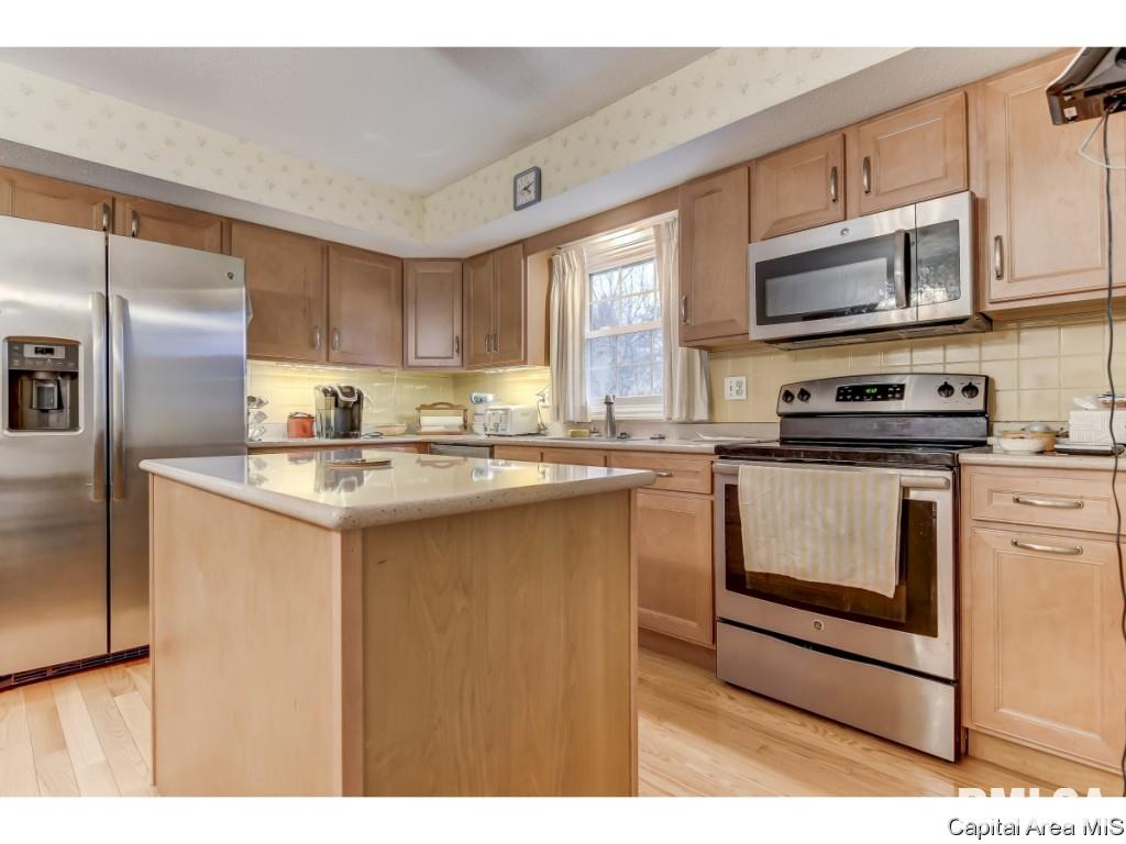 136 Cypress Point Drive Springfield, IL 62704 - Photo 8 of 31 Gallery Image 8
