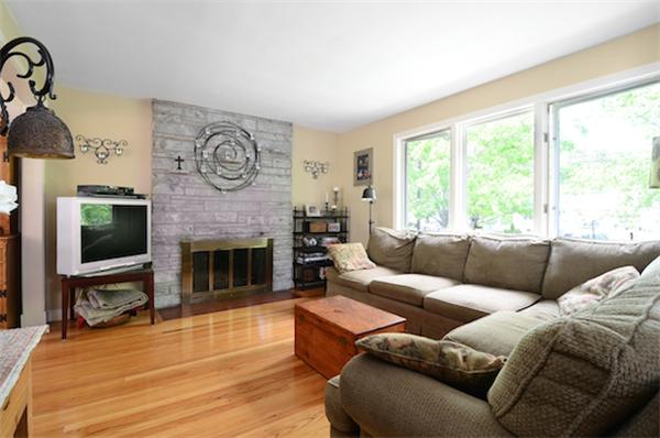 67 Selwyn Road Braintree, MA 02184 - Photo 3 of 20 Gallery Image 3