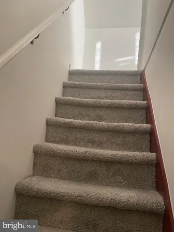a close up view of a washer and dryer