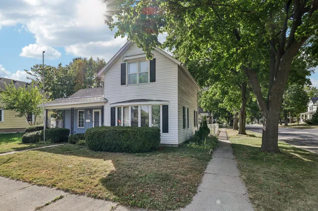 $259,900 | 125 Monroe Street, Fort Atkinson, WI 53538