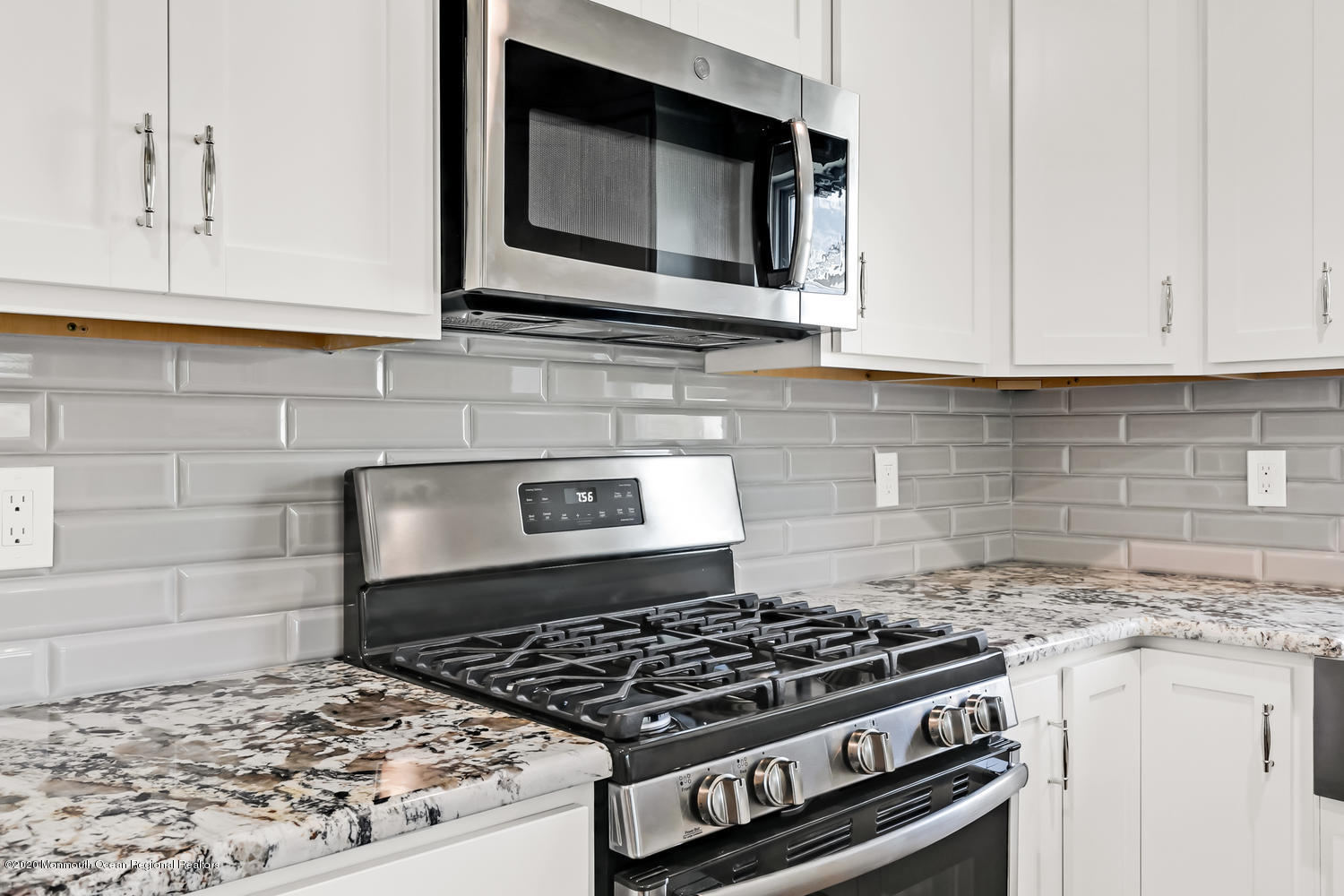 13 Langley Road Toms River, NJ 08757 - Photo 7 of 20 Kitchen Backsplash