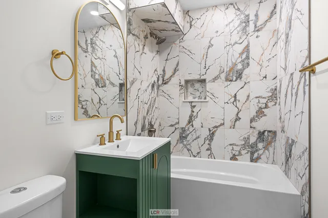 $379,000 | 11055 South Ave C, Chicago, IL 60617