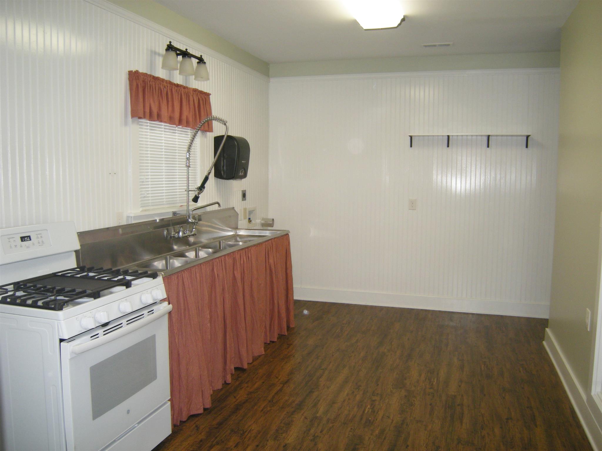 2798 Eugene Reed Road Woodbury, TN 37190 - Photo 18 of 25 Summer kitchen/ utility room approximately 18x10.