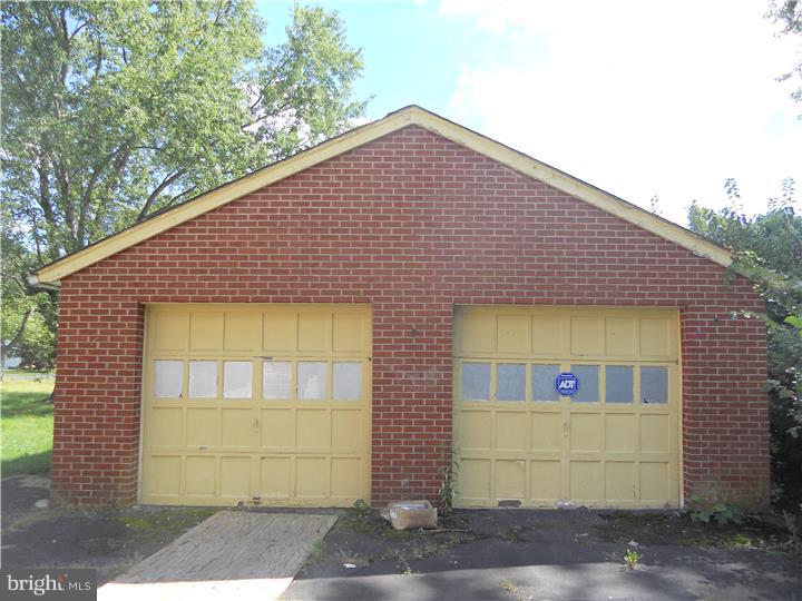 5612 Beaver Dam Road Bristol, PA 19007 - Photo 5 of 9 Garage