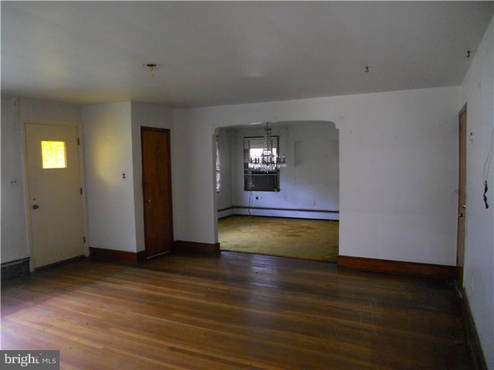 5612 Beaver Dam Road Bristol, PA 19007 - Photo 7 of 9 Living Room