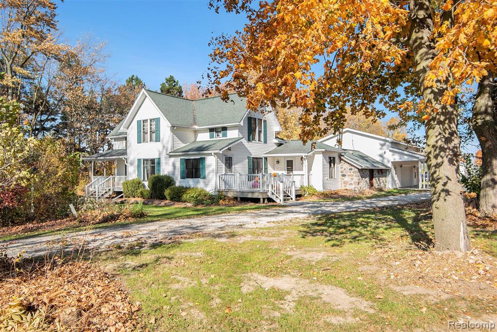 12418 Carpenter Road Flushing, MI 48433 - Photo 1 of 36