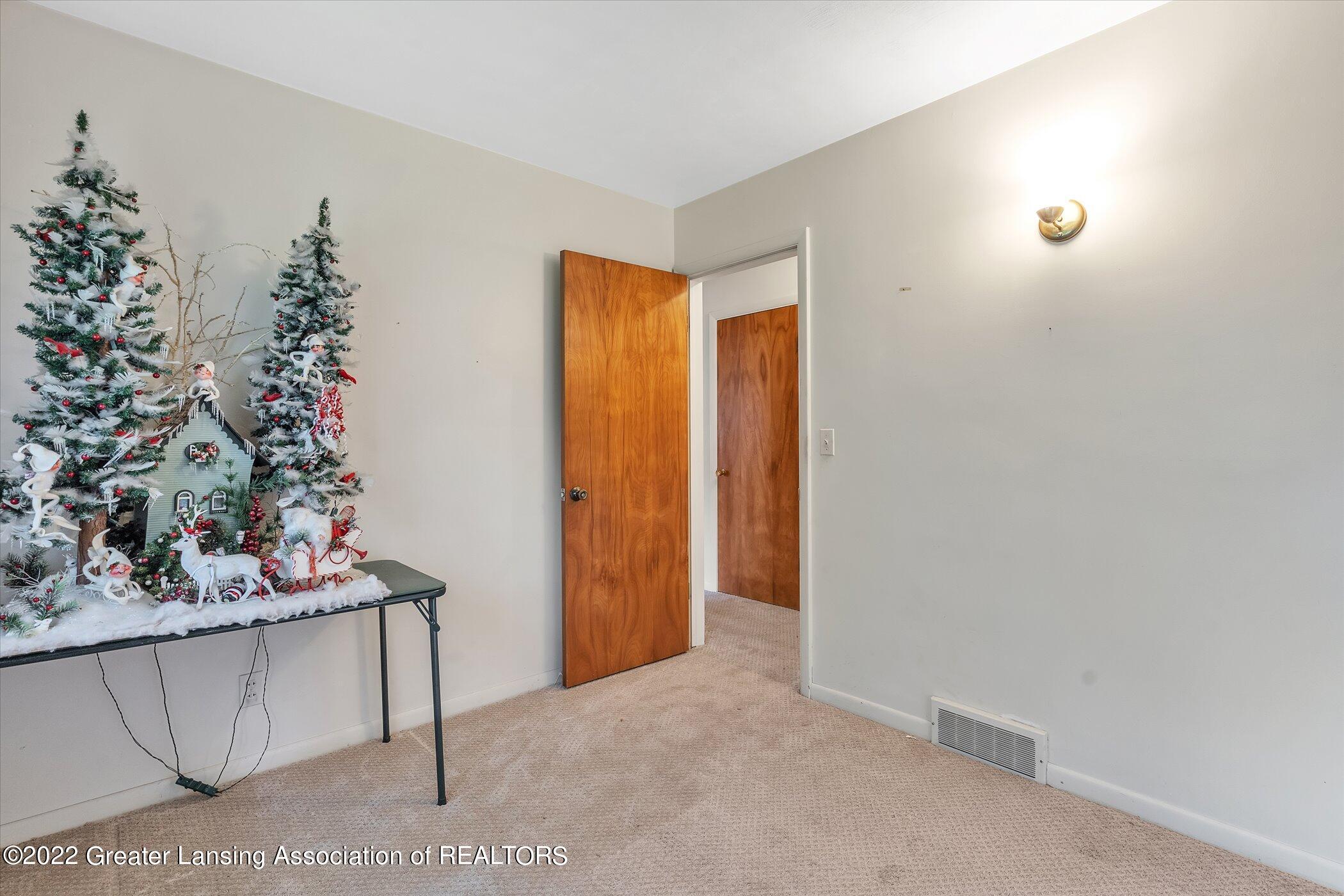 2113 Byrnes Road Lansing, MI 48906 - Photo 19 of 28 15-2113-Brynes-Rd-WindowStill-Real-Estat