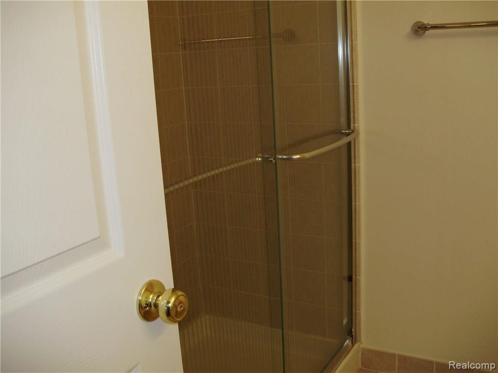 3548 Oakmonte Boulevard, Unit 104 Rochester, MI 48306 - Photo 7 of 20 P4220792.JPG