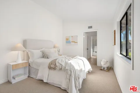 $1,625,000 | 13033 West Magnolia Boulevard, Sherman Oaks, CA 91423