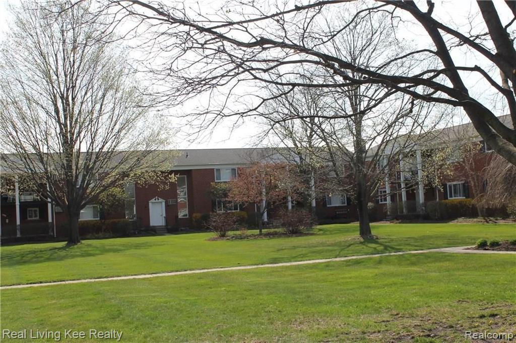 1097 Tienken Court, Unit 202 Rochester, MI 48306 - Photo 16 of 17