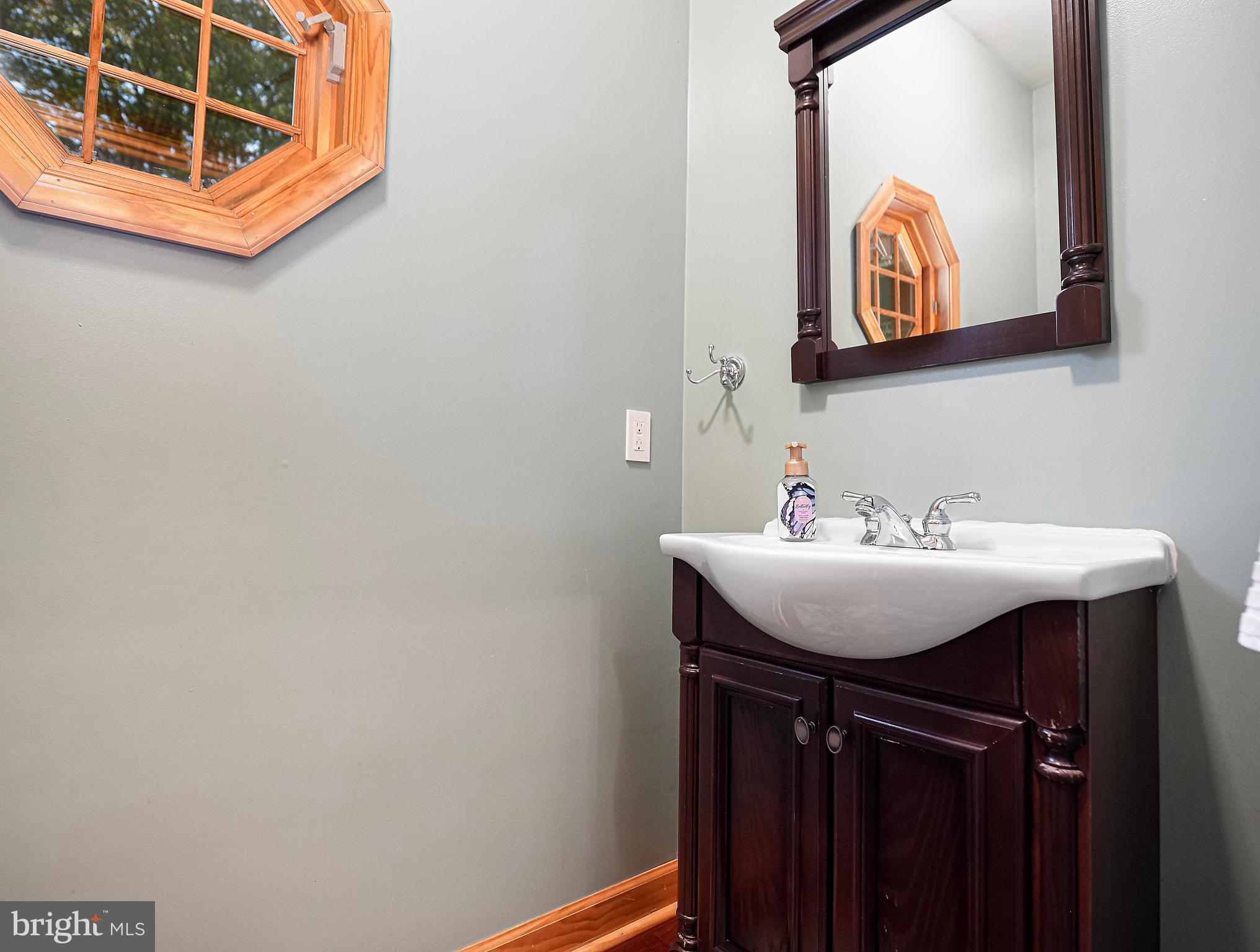844 Stansbury Road Pylesville, MD 21132 - Photo 17 of 51 Main level powder room