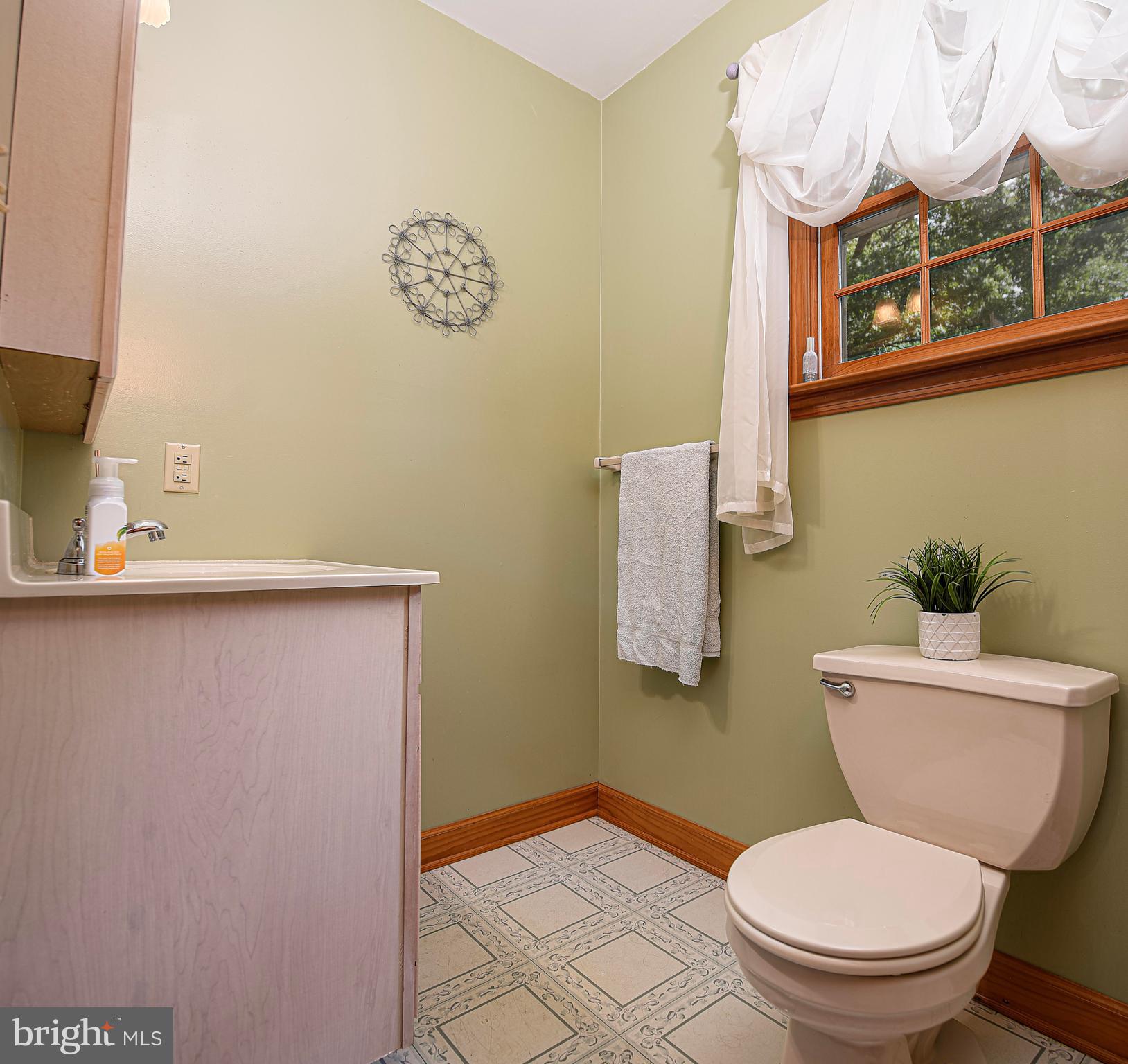 844 Stansbury Road Pylesville, MD 21132 - Photo 34 of 51 Upper level hall full bathroom