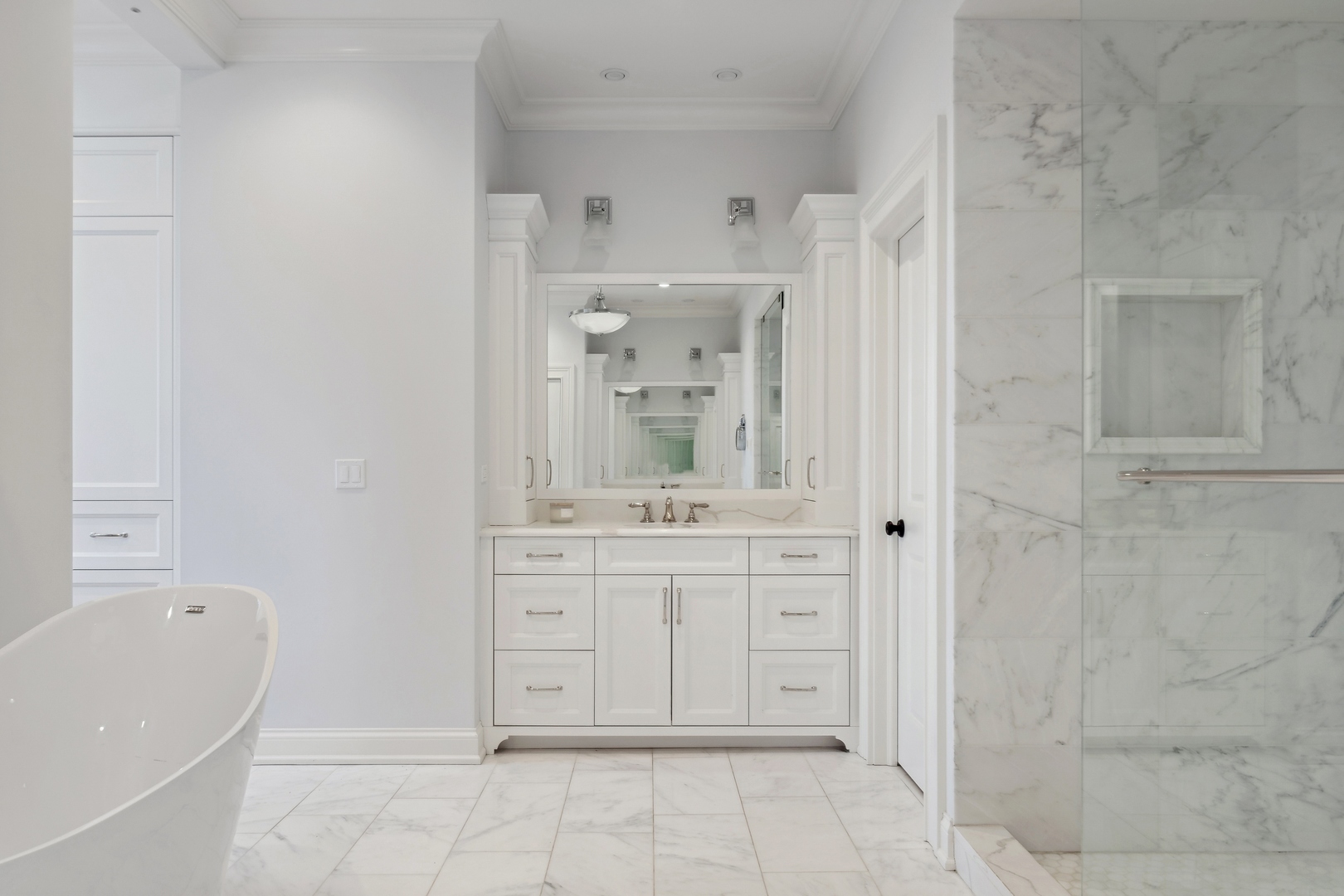 100 Pembroke Drive Lake Forest, IL 60045 - Photo 32 of 56 a bathroom with a bathtub and a sink