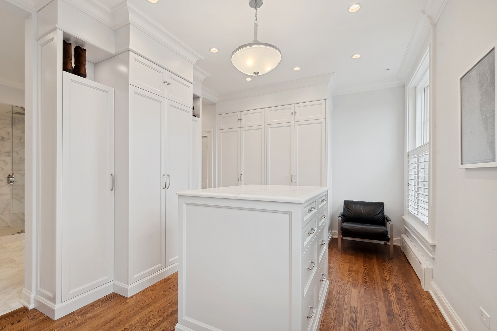 100 Pembroke Drive Lake Forest, IL 60045 - Photo 33 of 56 a bathroom with a sink and a mirror