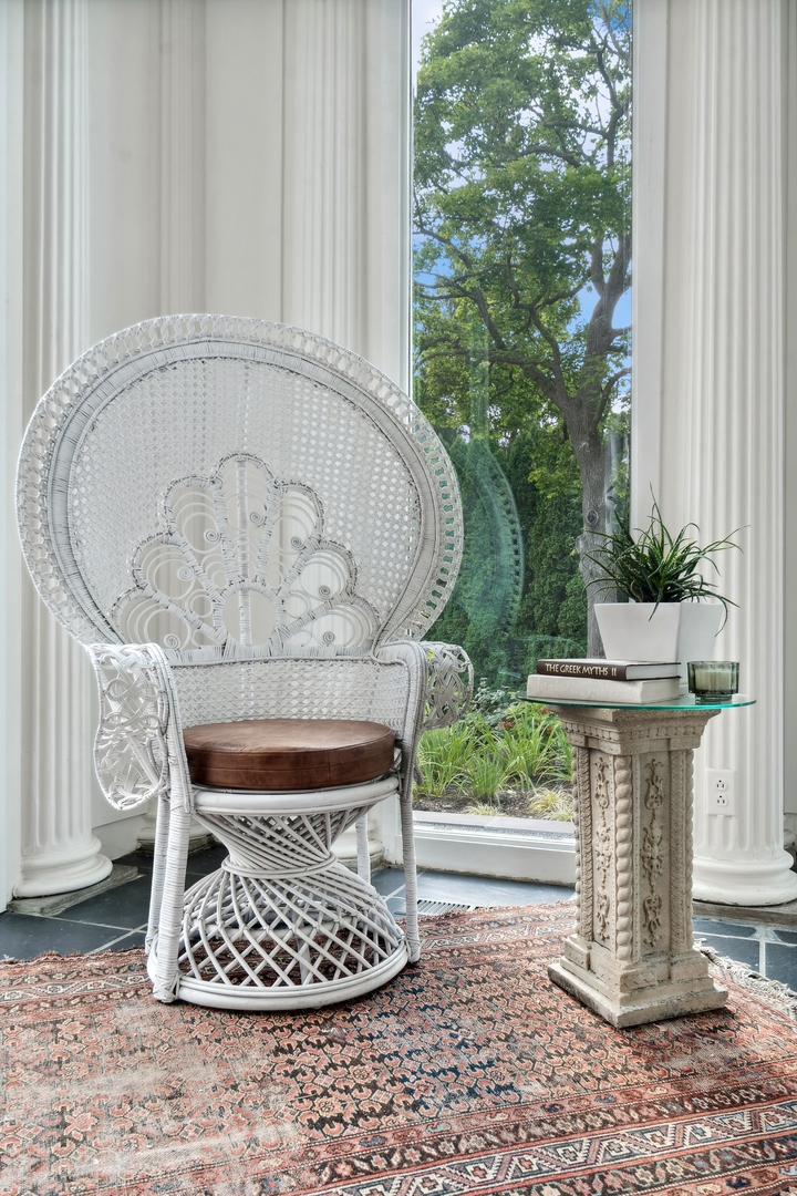 100 Pembroke Drive Lake Forest, IL 60045 - Photo 5 of 56 a table with a vase and a vase on it