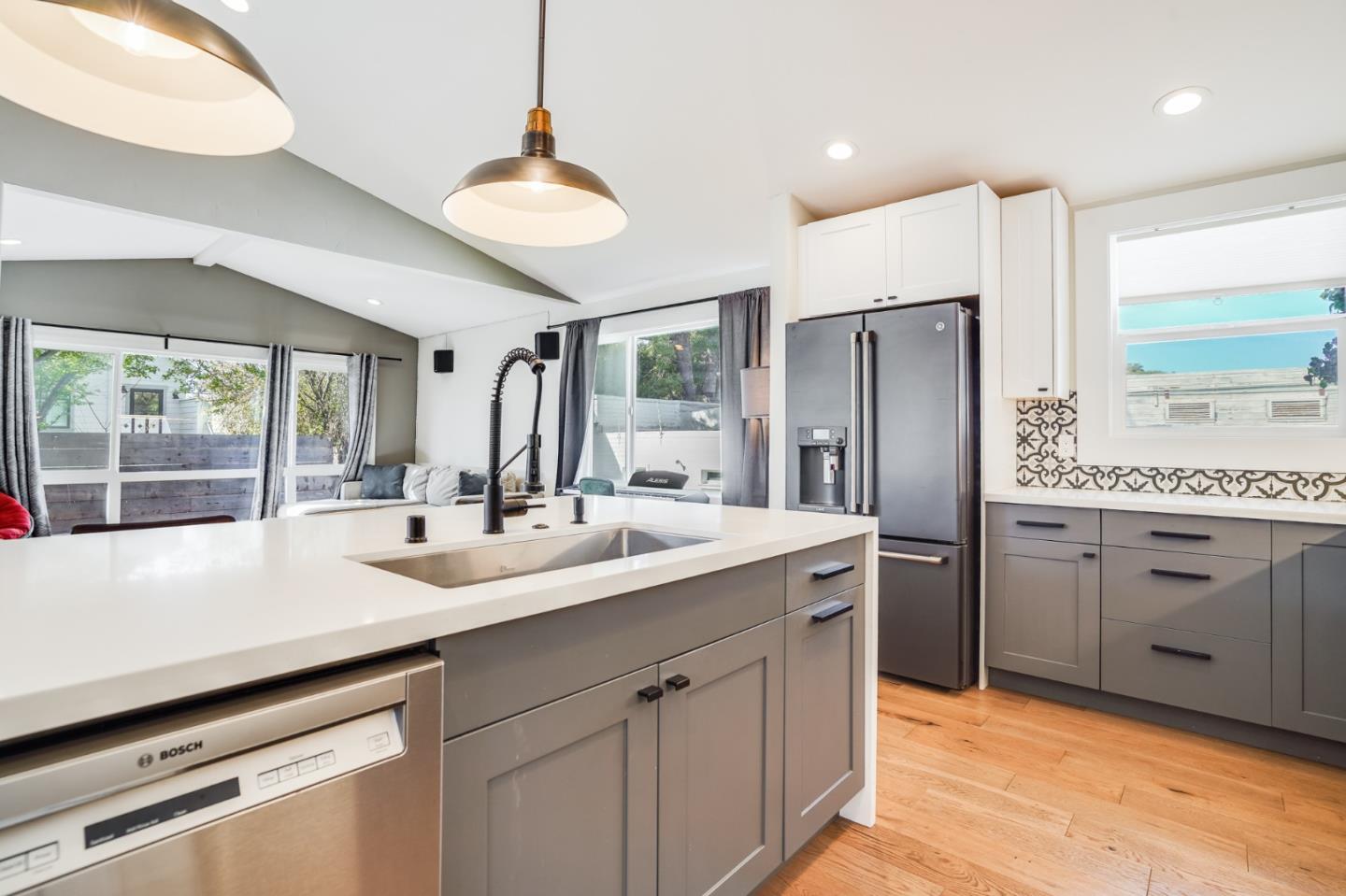 985 44th Street Oakland, CA 94608 - Photo 14 of 41