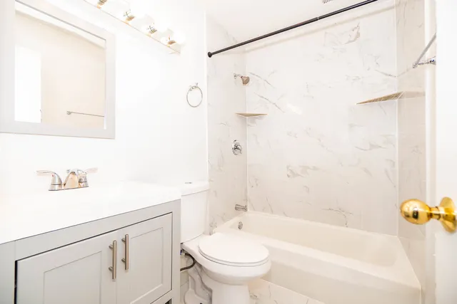 $3,730 | 2201 North Cleveland Avenue, Unit 206, Chicago, IL 60614