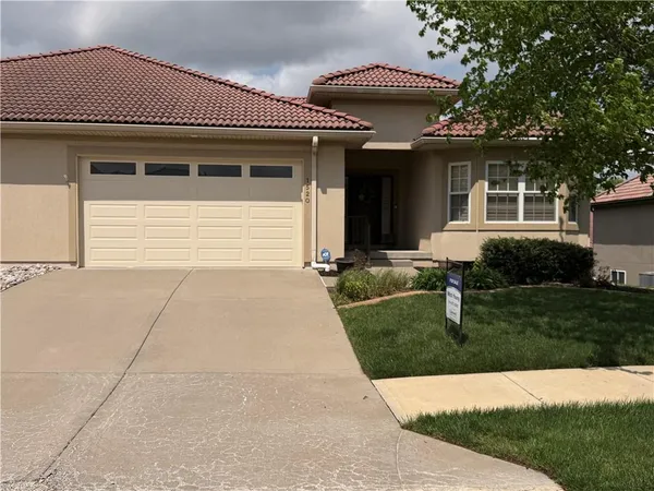 $450,000 | 1520 Southwest Antiquity Drive, Lee's Summit, MO 64081