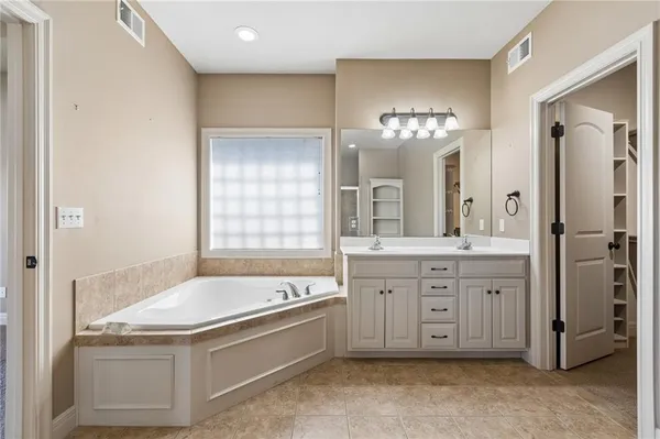 $450,000 | 1520 Southwest Antiquity Drive, Lee's Summit, MO 64081