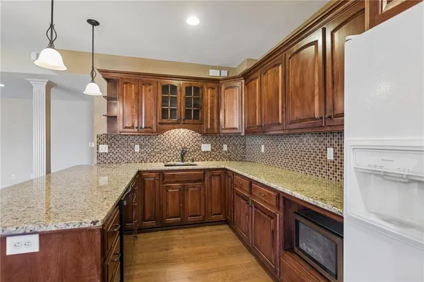 $450,000 | 1520 Southwest Antiquity Drive, Lee's Summit, MO 64081