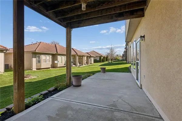 $450,000 | 1520 Southwest Antiquity Drive, Lee's Summit, MO 64081