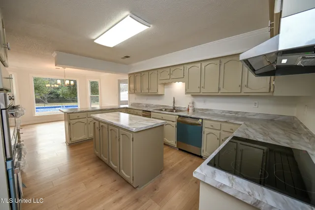 $619,900 | 4707 Douglas Drive, Olive Branch, MS 38654