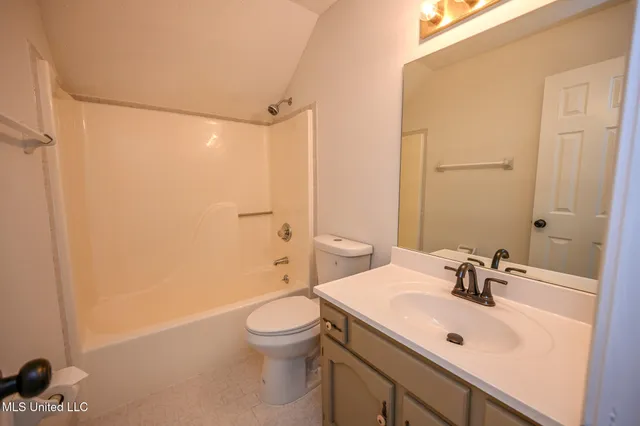 $619,900 | 4707 Douglas Drive, Olive Branch, MS 38654