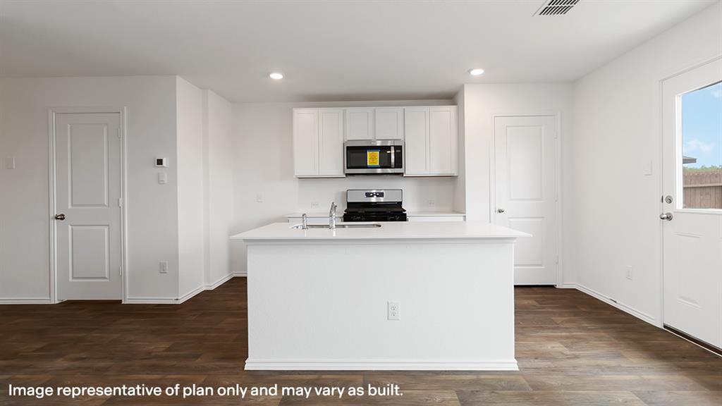 1809 Teton River Drive Blue Ridge, TX 75424 - Photo 7 of 24 a kitchen with a stove and a microwave