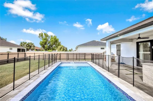 a view of a house with a backyard