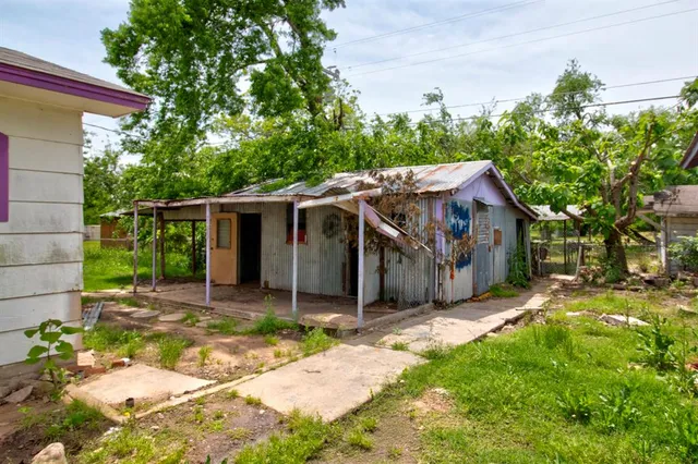 a view of a livingroom with wooden floor and windows