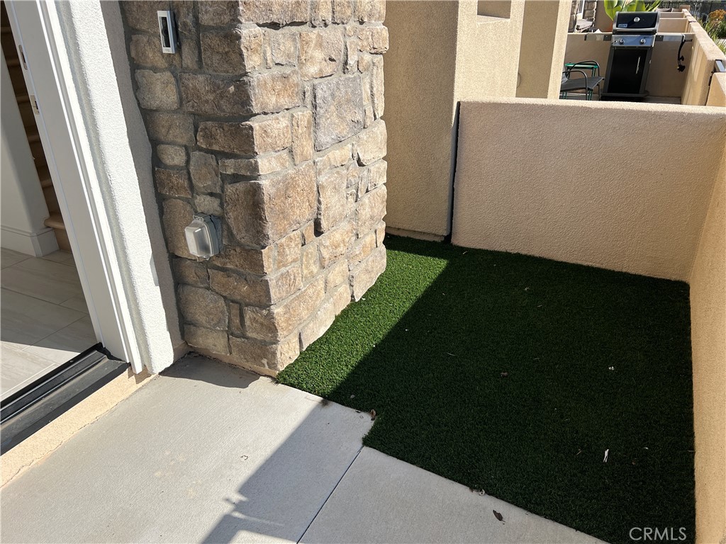 468 Palermo Lake Forest, CA 92630 - Photo 20 of 22 a view of backyard with a sink