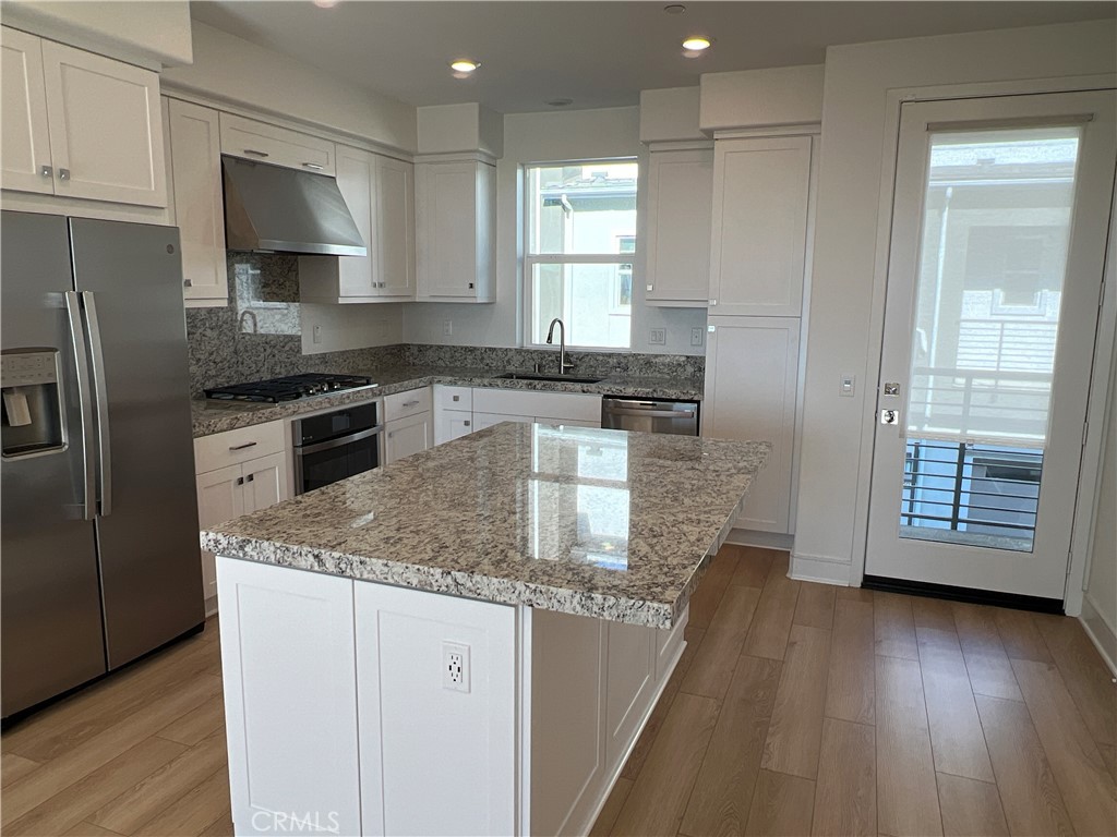 468 Palermo Lake Forest, CA 92630 - Photo 4 of 22 a kitchen with granite countertop a stove a sink and a refrigerator