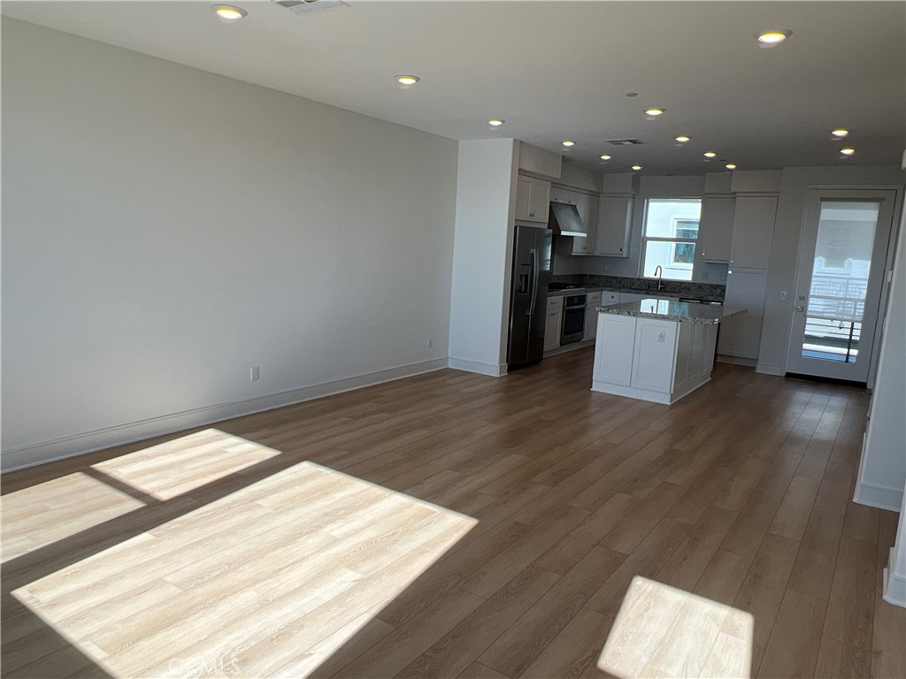 468 Palermo Lake Forest, CA 92630 - Photo 5 of 22 a kitchen with a sink and microwave