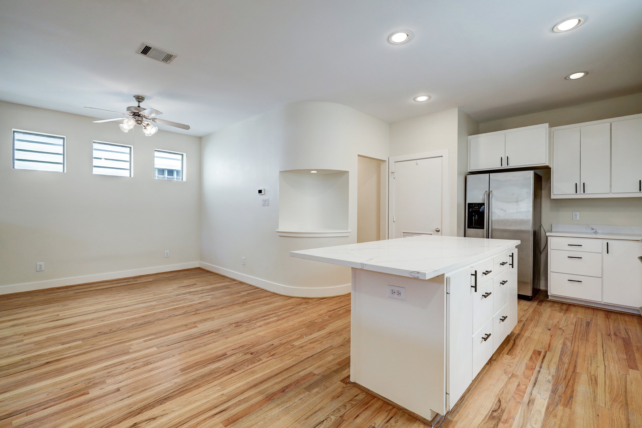 2705 Rutland Street, Unit B Houston, TX 77008 - Photo 8 of 21 Don't miss a second of action while entertaining your guests with the Dining Area just off the Kitchen!