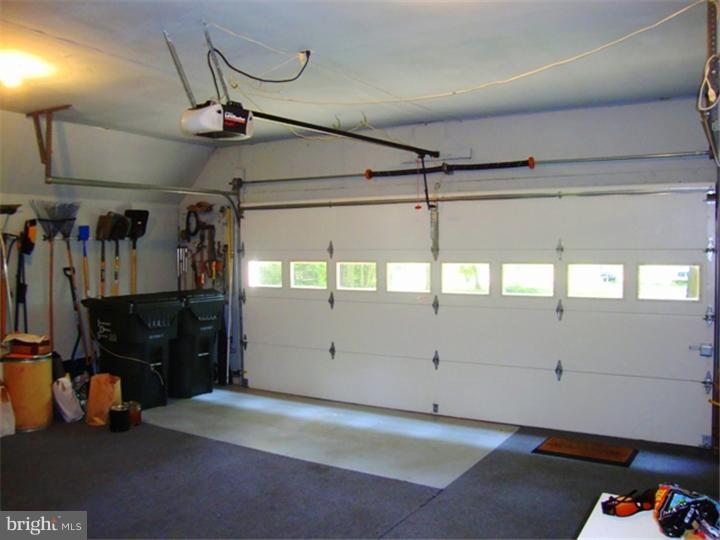 1202 Corner Ketch Road Newark, DE 19711 - Photo 13 of 25 Garage