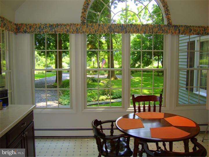 1202 Corner Ketch Road Newark, DE 19711 - Photo 3 of 25 Breakfast Room