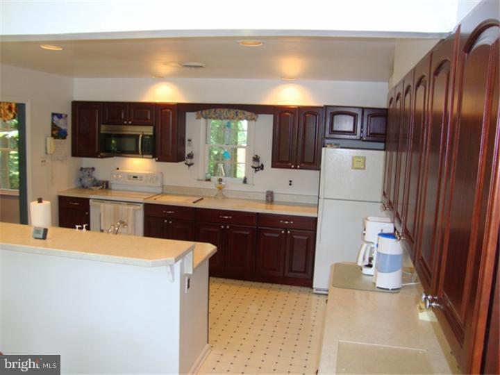 1202 Corner Ketch Road Newark, DE 19711 - Photo 6 of 25 Kitchen
