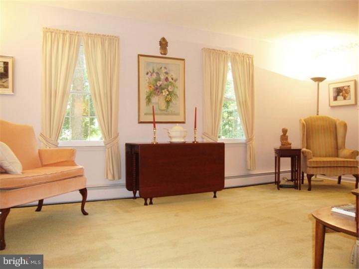 1202 Corner Ketch Road Newark, DE 19711 - Photo 10 of 25 Living Room
