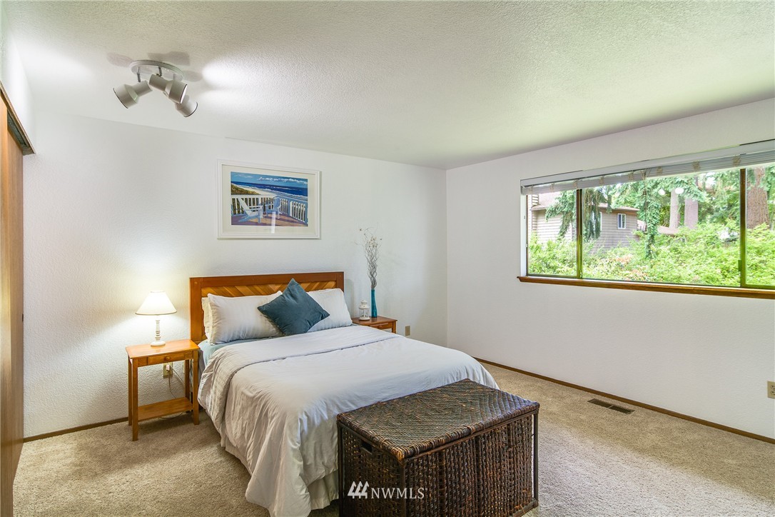 8718 Main Street Edmonds, WA 98026 - Photo 14 of 23 Gallery Image 14