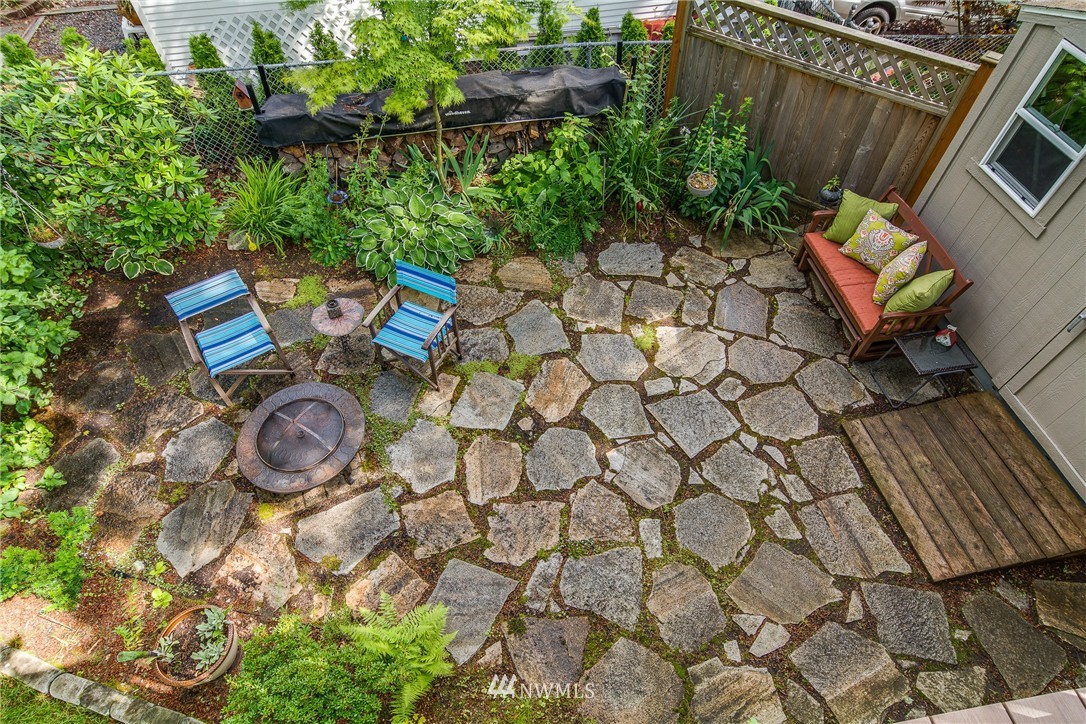 8718 Main Street Edmonds, WA 98026 - Photo 4 of 23 Gallery Image 4