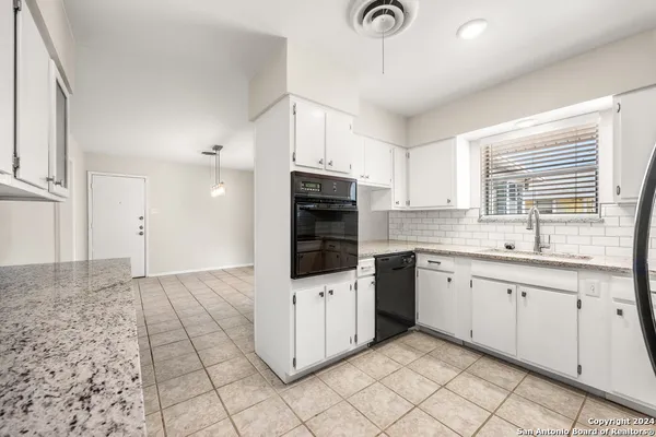 $1,800 | 221 Windcrest Drive, Windcrest, TX 78239