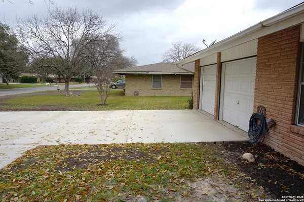 $1,800 | 221 Windcrest Drive, Windcrest, TX 78239